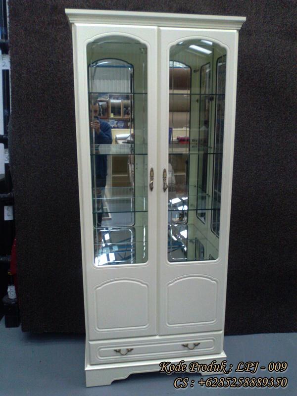 Lemari Pajangan Dua Pintu