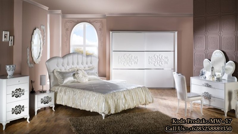 Set Tempat Tidur Model Italian